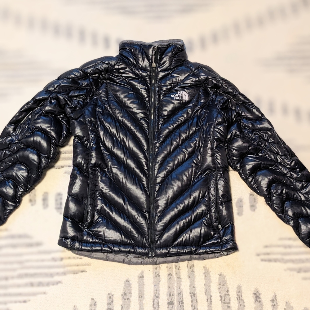 Super light weight North Face Black Puffer Jacket with front zip
